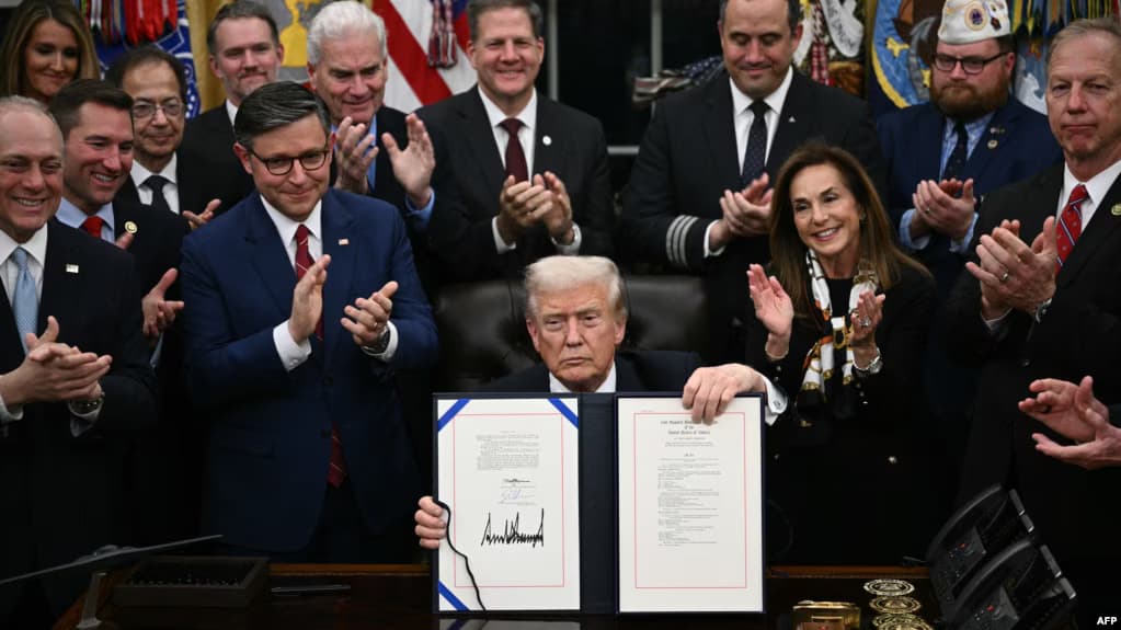 Trump nënshkruan projektligjin për rihapje të Qeverisë amerikane