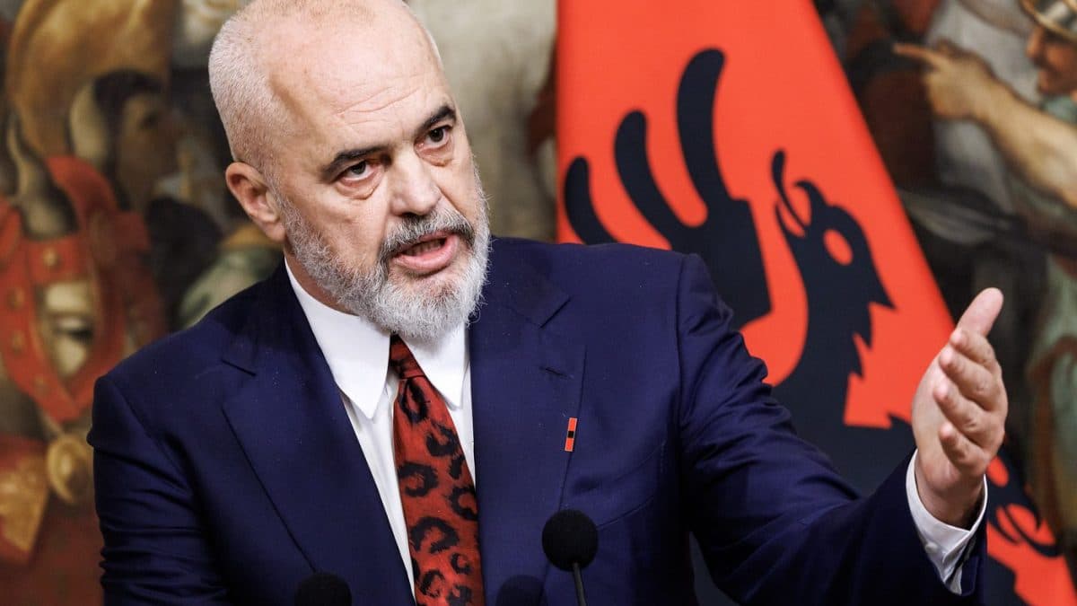 Edi Rama: Adem Jashari lindi në Ditën e Flamurit dhe u bë vetë flamur i sakrificës, lirisë dhe krenarisë kombëtare