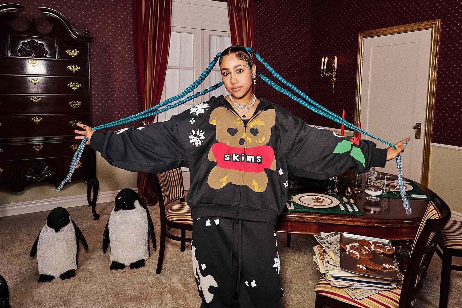 Vajza vetëm 11 vjeçare e Kim Kardashian, modelon për “SKIMS”
