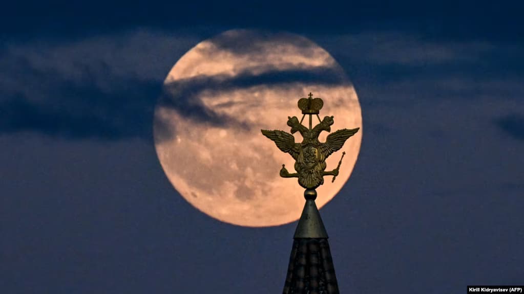 Rusia synon të ndërtojë një central bërthamor në Hënë