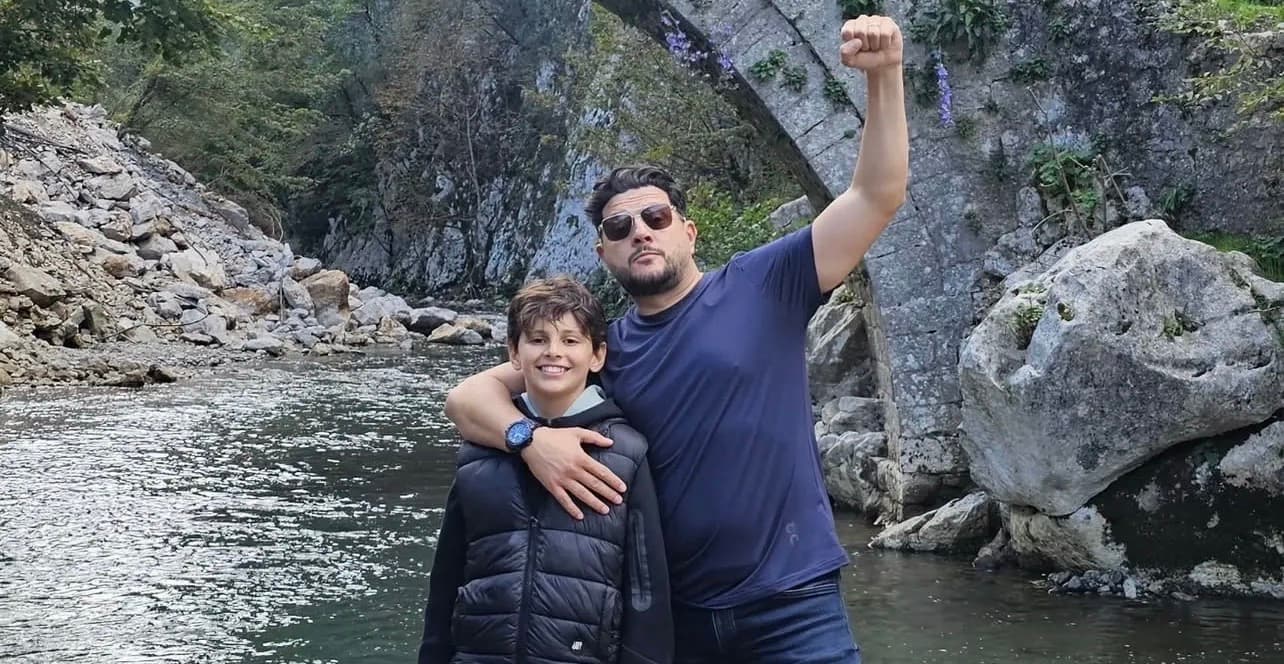 “Do më kthesh 550 euro” – Ermal Mamaqi tregon si i dha kredi djalit 13-vjeçar