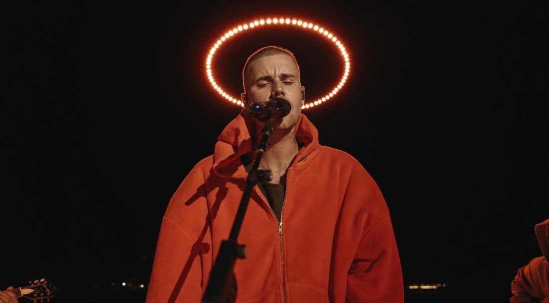Moment i sikletshëm, videoja nga performanca e Bieberit në “Coachella” bëhet virale