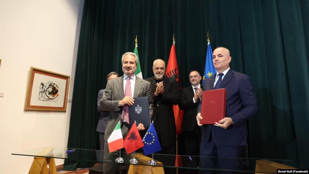 Nënshkruhet marrëveshja për ndërtimin e anijeve luftarake në Shqipëri
