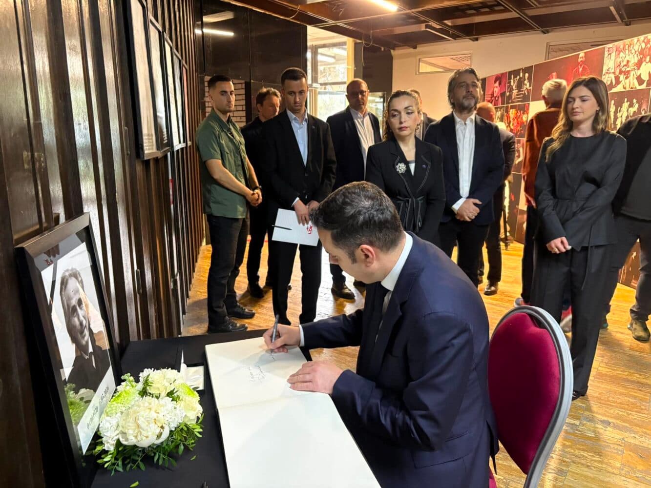 Nis mbledhja komemorative për Alush Gashin, Osmani e Abdixhiku shkruajnë në librin e zisë