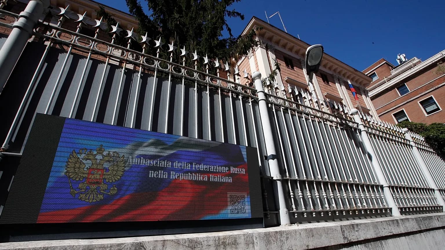 Italia dëbon dy diplomatë rusë për spiunazh: Akuzohen për mbledhje sekretesh ushtarake mbi Ukrainën dhe NATO-n
