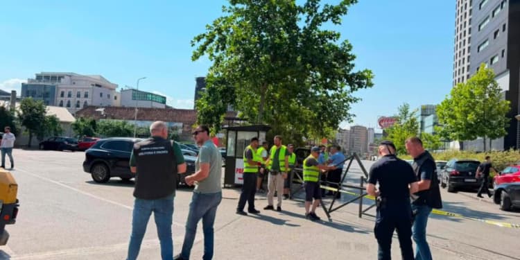 Lirohet një hapësirë publike në kompleksin ‘Ramiz Sadiku’, ishte shfrytëzuar si parking privat pa bazë ligjore