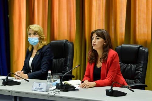 “Kapet” edhe administrata e Kuvendit, Haxhiu e bën u.d. të Sekretarit të Përgjithshëm shoqen e saj