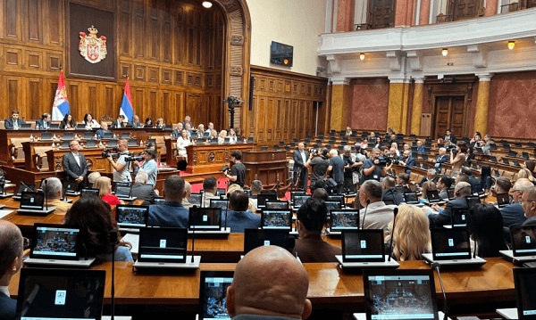Mbi 50 deputetë opozitarë në Serbi kërkojnë shkarkimin e ministres Paunoviq pas deklaratës për Kosovën
