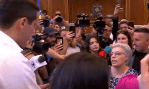 Gruda debaton me deputetet e VV gjatë përplasjeve, Gërvalla: Kemi afat deri më 6 shtator për konstituimin e Kuvendit