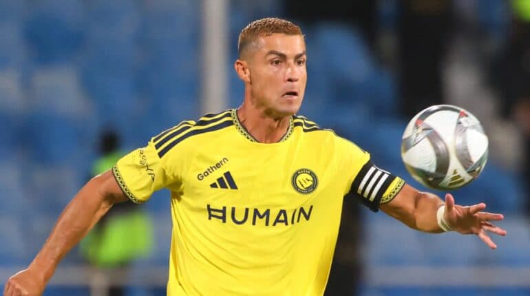 Nga altari në fushë, Cristiano Ronaldo nis sezonin me gol