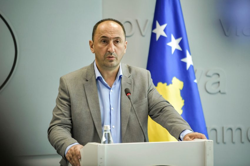 Ministri Aliu zotohet se punimet në magjistralen Prishtinë Mitrovicë do të përfundojnë brenda afateve