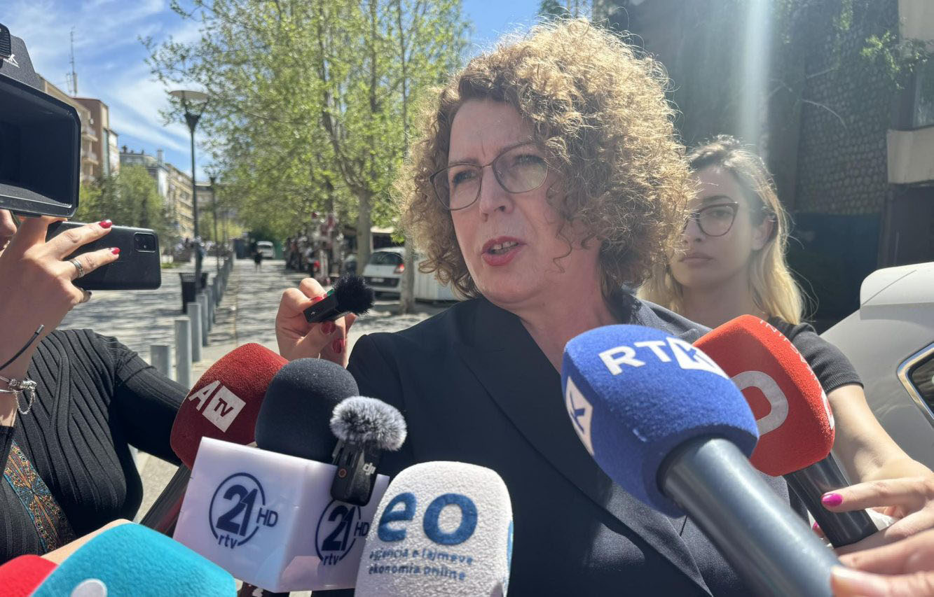 Rezervat shtetërore  Rozeta Hajdari u intervistua si e pandehur   Prokuroria Speciale  U mbrojt në heshtje