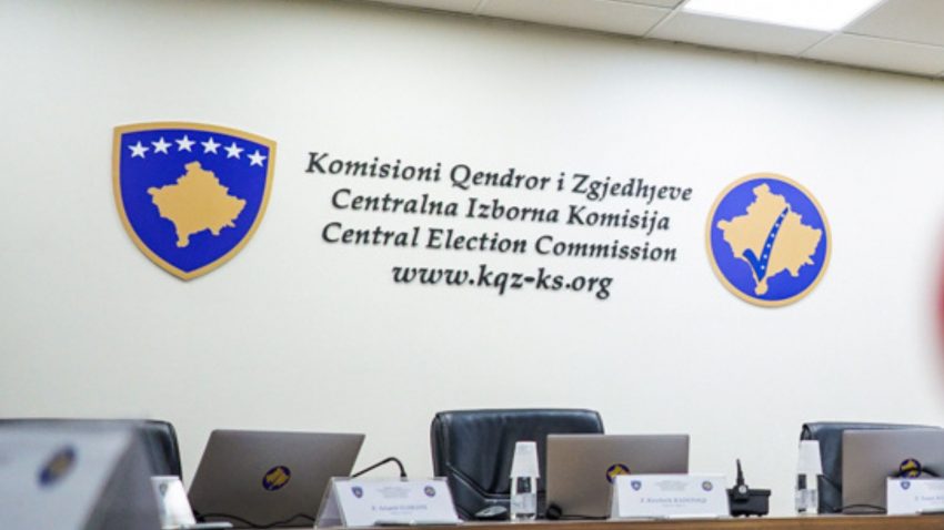 KQZ  Mijëra të rinj anembanë Kosovës pjesë e fushatës informuese  Zëri yt  vota jote  