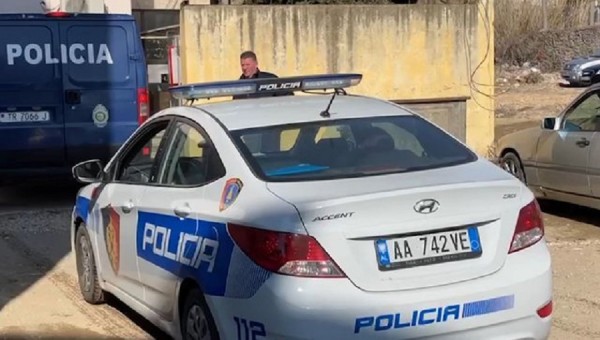 Ngjarje e rëndë në Lezhë  Djali vret nënën me thikë në sheshin e qytetit