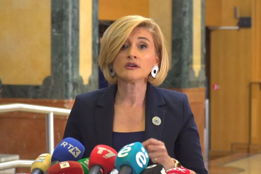 Kusari Lila  Ditë e re fat i ri  Haxhiu është kandidate për kryeparlamentare
