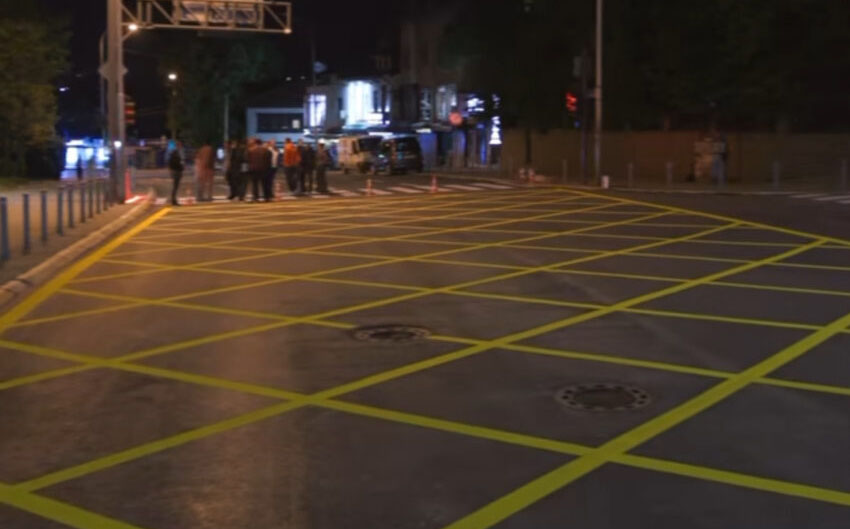 Rama prezanton  Kutinë e Verdhë  në rrugën Agim Ramadani  Gjobë deri 80 euro për shkelësit e rregullit