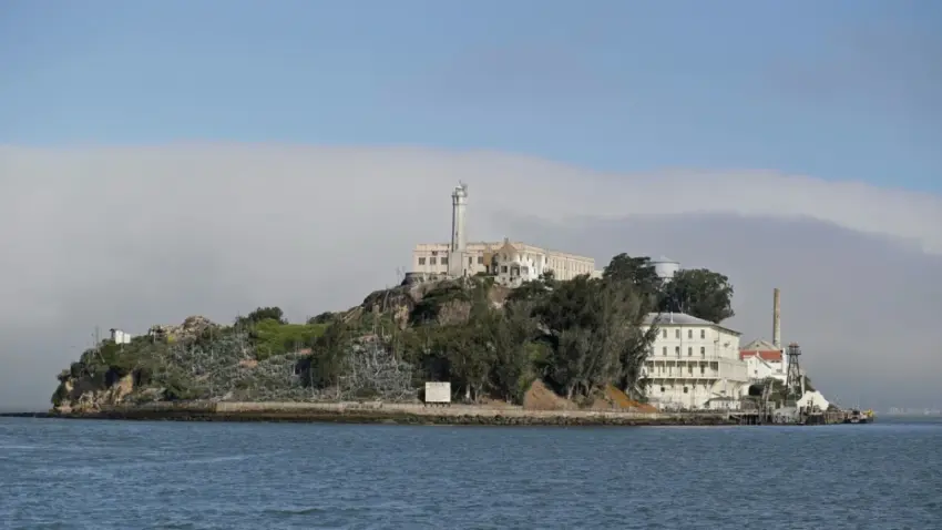 Trump rihap burgun e Alcatrazit  kriminelët më të rrezikshëm do të dërgohen atje