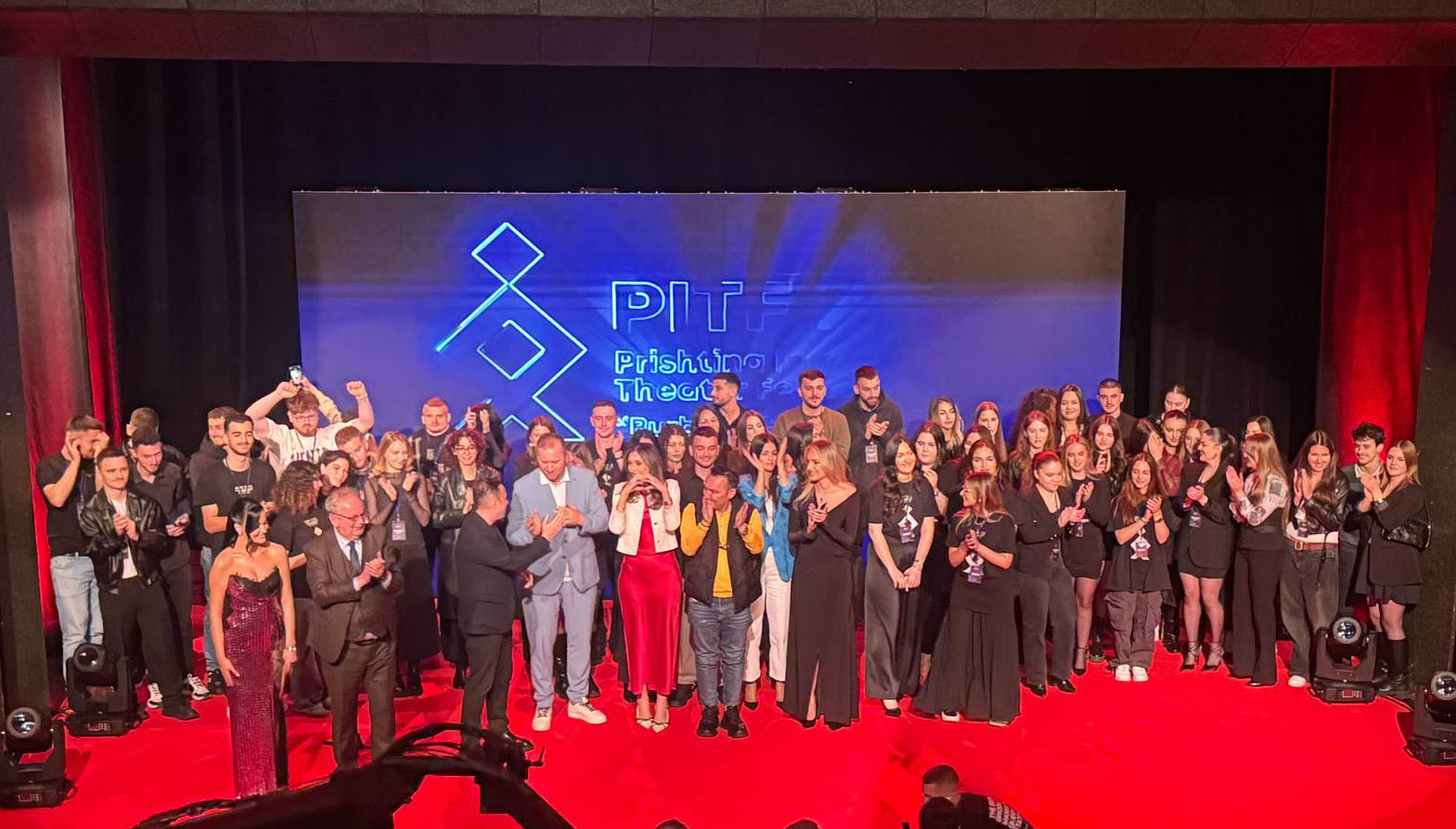 Festivali i vetëm ndërkombëtar i teatrit në Kosovë përmbyll edicionin e 9 të  çmimi kryesor shkon në Bosnje dhe Hercegovinë