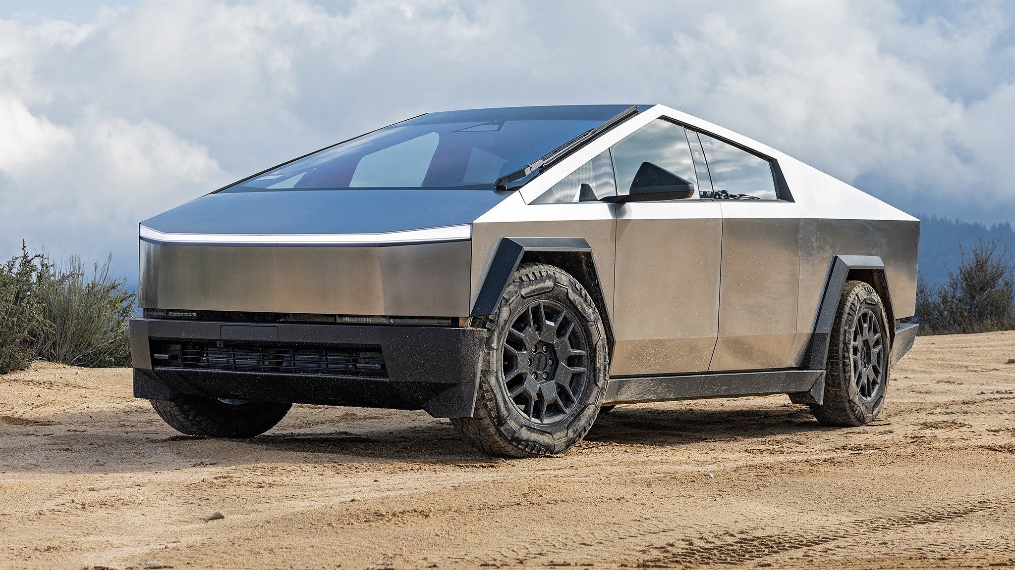 Tesla Cybertruck kalon testet e sigurisë