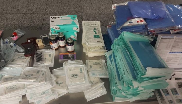 Ndalohen pajisje për transplant të flokëve në Aeroportin  Adem Jashari 