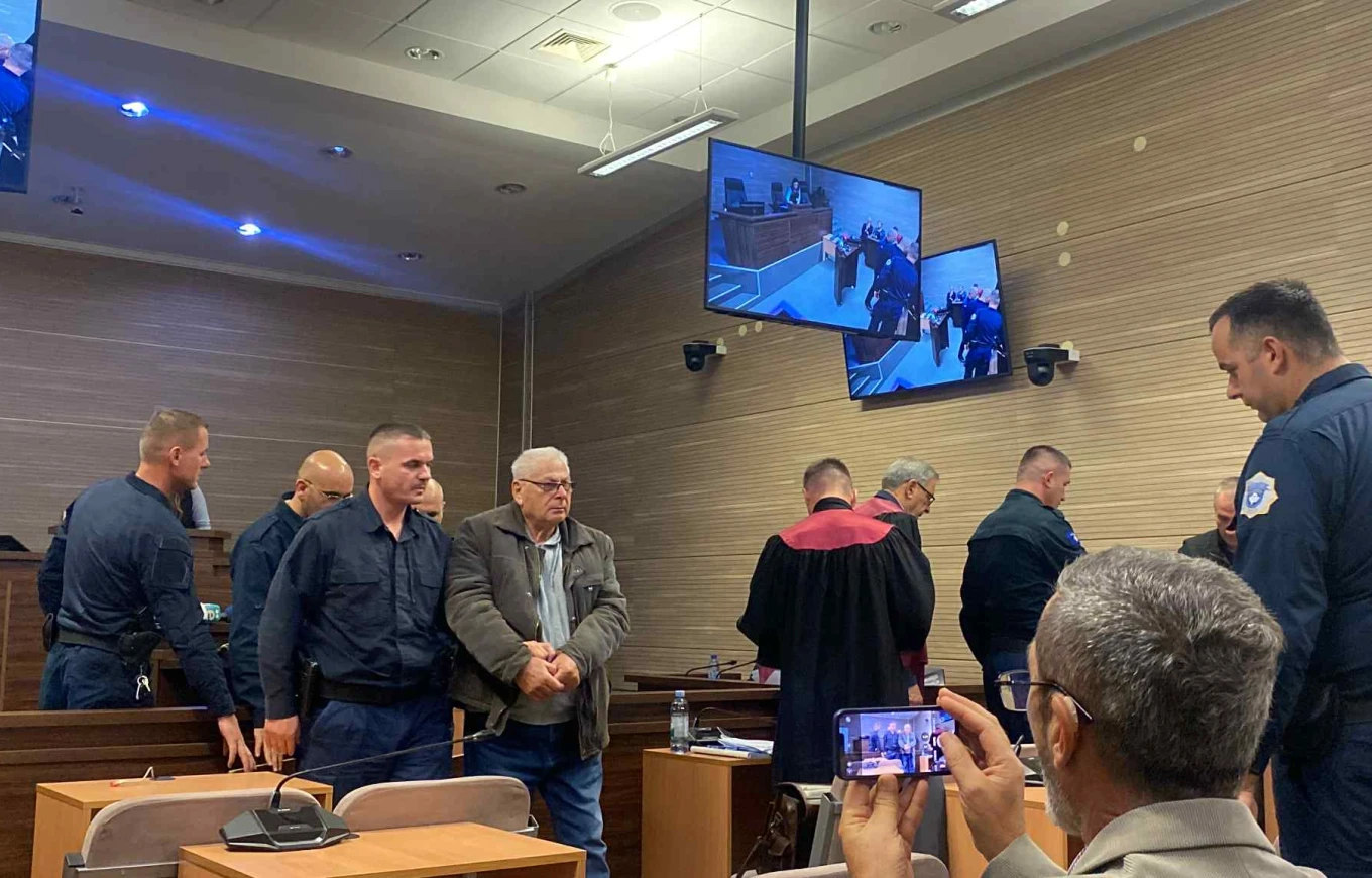Dështon seanca ndaj dy ish-policëve serbë të akuzuar për krime lufte