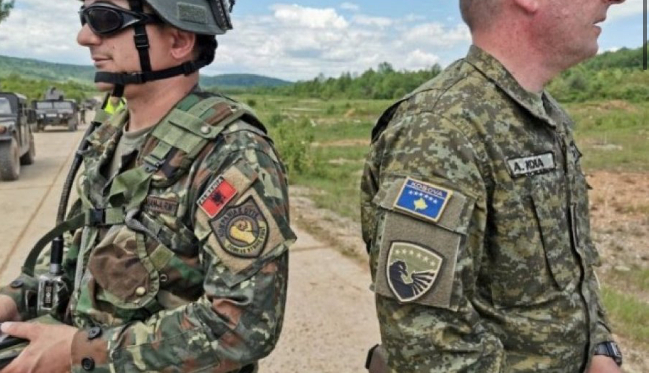 Ushtarët e Shqipërisë me mision në Kosovë përcjellin mesazh krenarie kombëtare