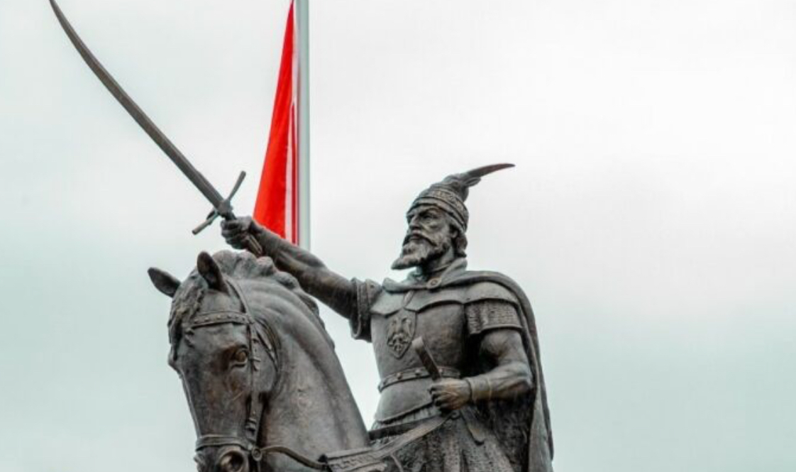 Në Garanë të Kërçovës përurohet shtatorja e Skënderbeut