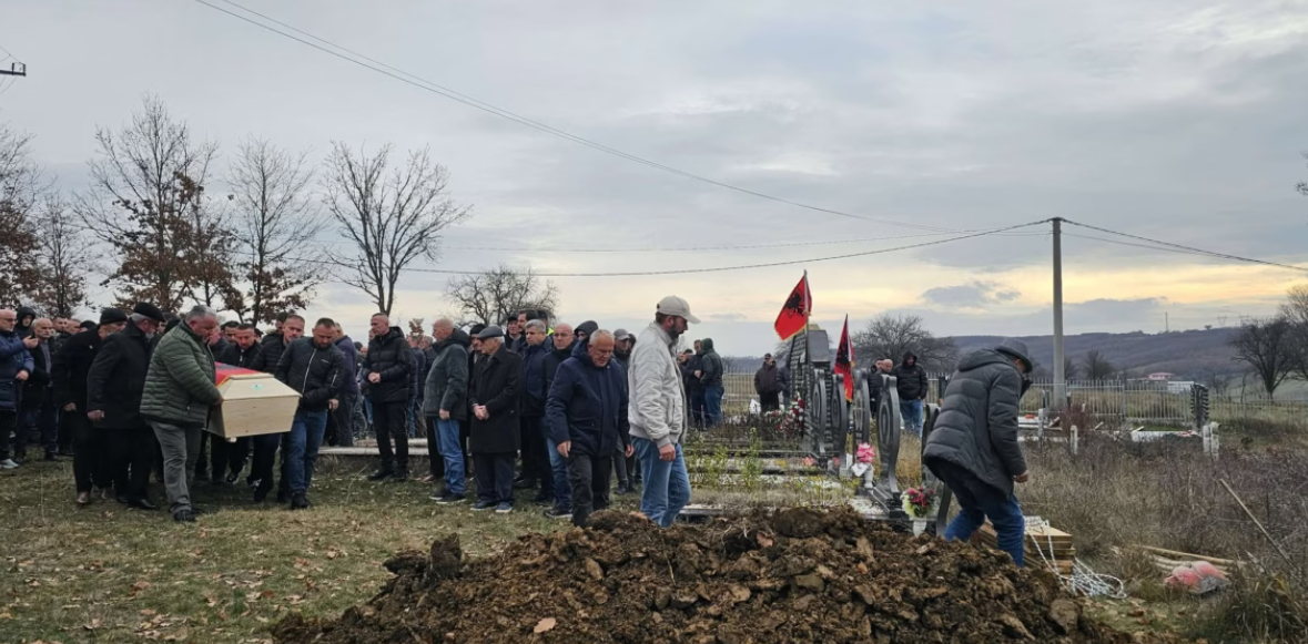 Varroset Behar Topilla  i mbijetuari i vetëm i masakrës së Shavarinës në Drenas