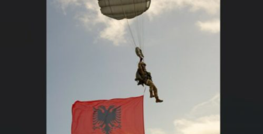 Shtabi Suprem i Fuqive Aleate për Europë uron në gjuhën shqipe për 28 Nëntor  Sot festojmë së bashku