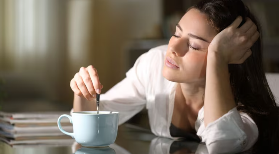 pse-disa-njerez-ndihen-te-lodhur-dhe-te-pergjumur-edhe-pasi-pijne-kafe