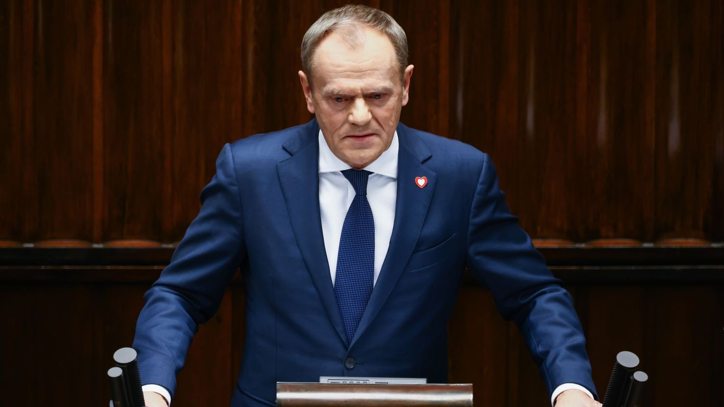 Tusk  ShBA të thanë për herë të parë se do të kundërpërgjigjen ushtarakisht nëse Rusia sulmon përsëri Ukrainën