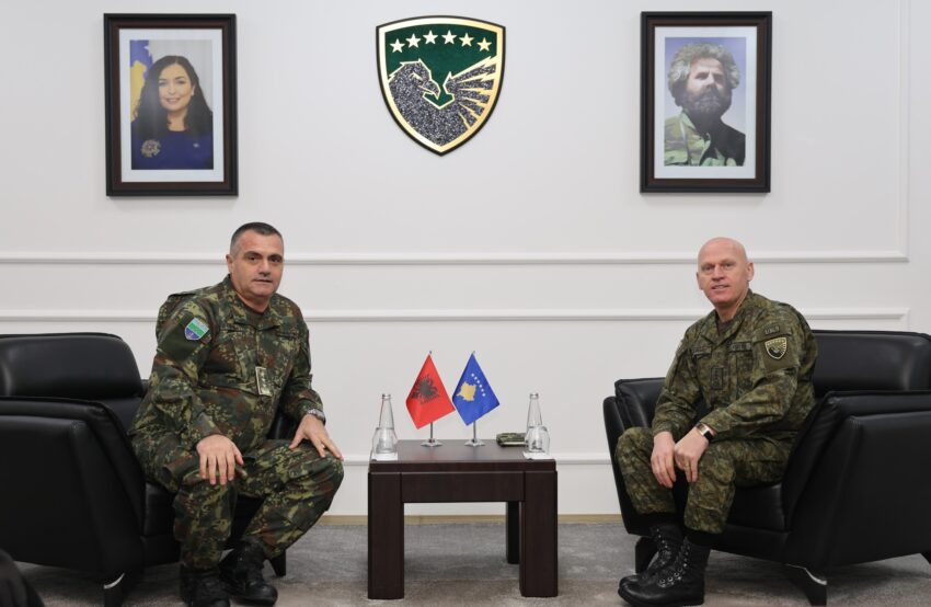 Komandanti i FSK së pret në takim Shefin e Shtabit të FARSH