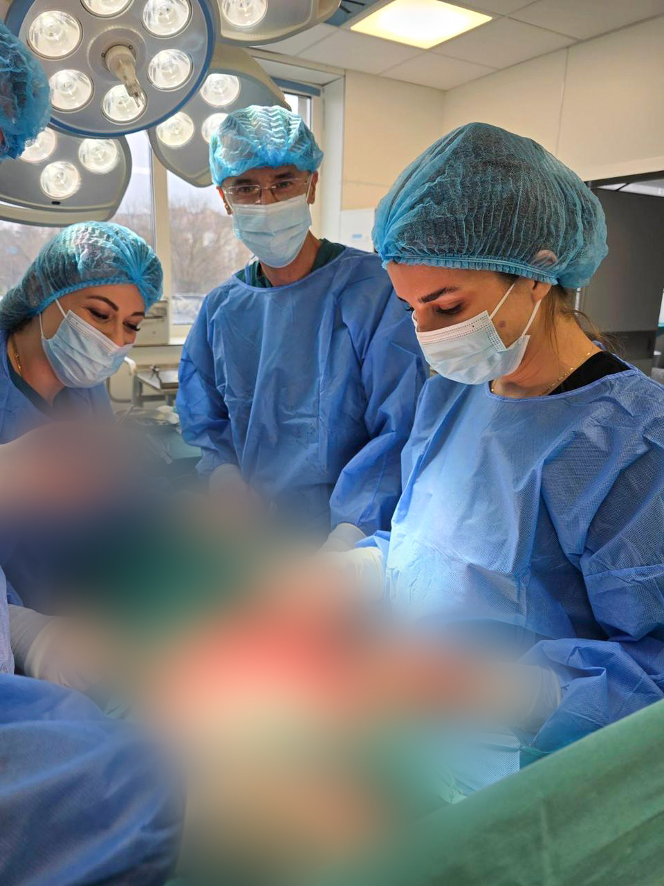 Në QKUK realizohet me sukses një nga ndërhyrjet më të vështira torakale  hiqet me sukses një tumor me përmasa të mëdha