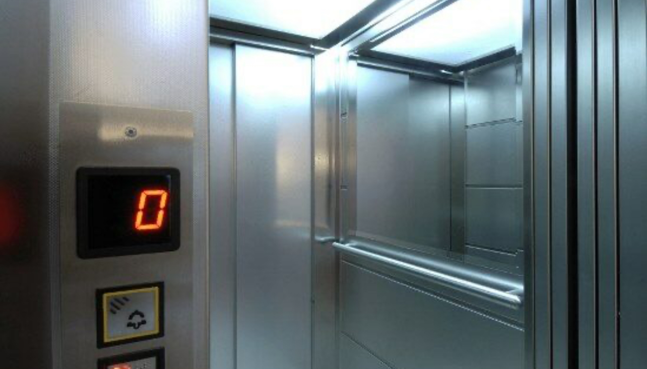 Inspektorati e ndalon përdorimin e ashensorit në Gjinekologji  nuk i plotëson kushtet dhe paraqet rrezik