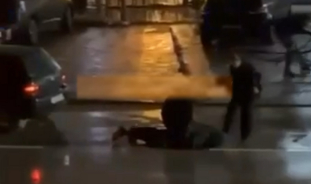 Dyshohet se e keqtrajtuan dhe fyen qytetarin në Gjilan  IPK thotë se dy policë janë suspenduar