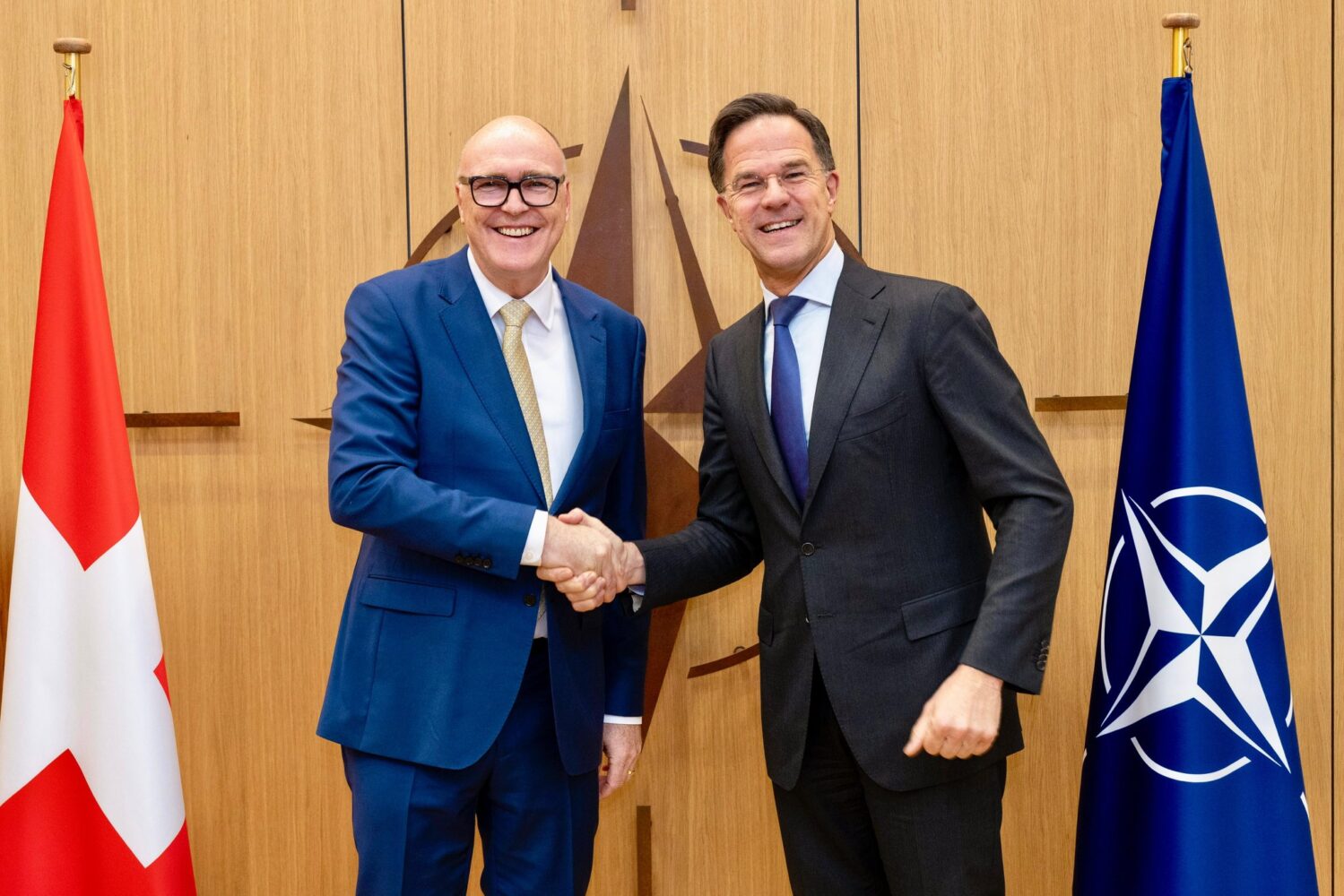 Rutte falënderon Zvicrën për kontributin në misionin e NATO s në Kosovë