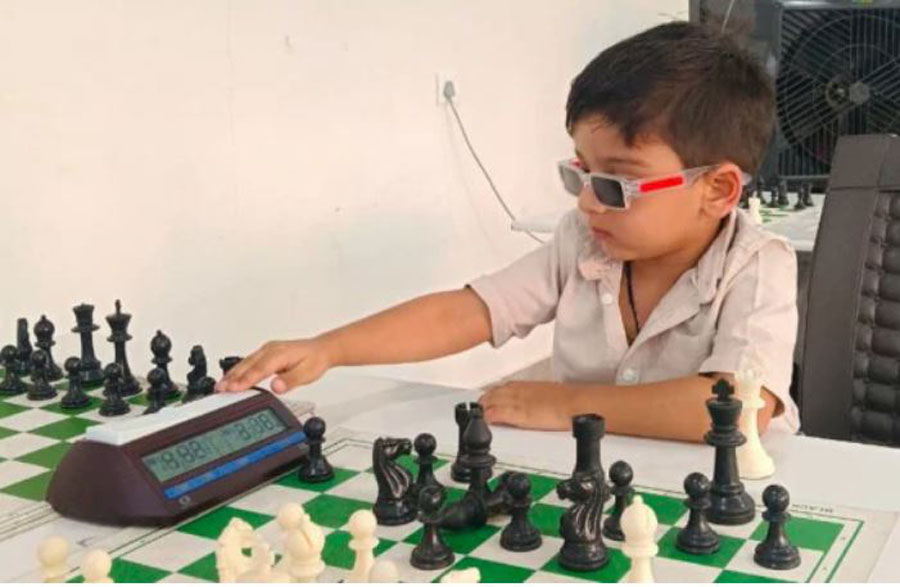 lojtari-me-i-vogel-ne-bote-3-vjecari-thyen-rekordin-ne-shah-foto