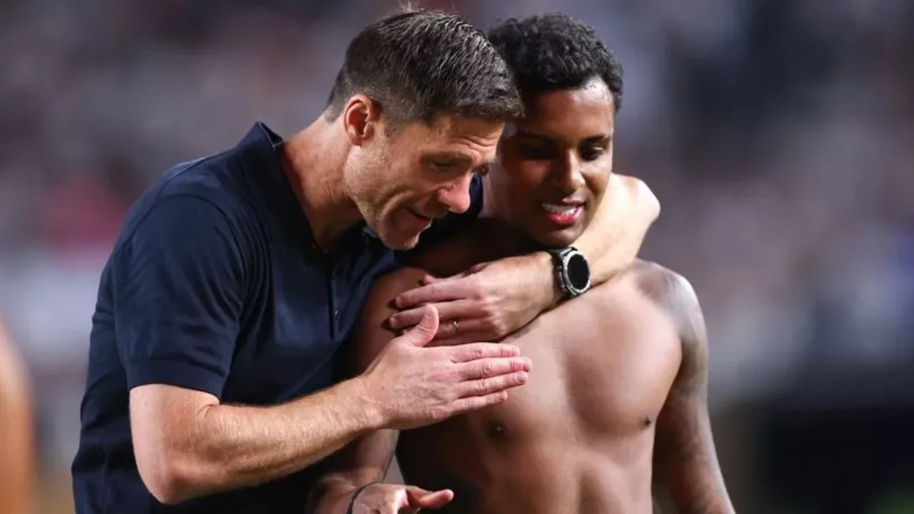 xabi-alonso-shpreh-besim-te-plote-te-rodrygo-duhet-te-besojme-dhe-t-i-qendrojme-prane-ai-eshte-lojtar-i-madh