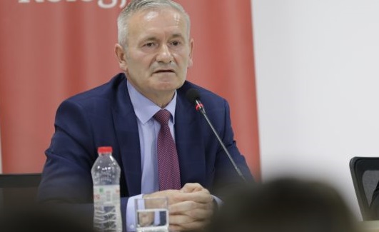 Nisin riparimet e dëmeve në pronat publike në Klinë