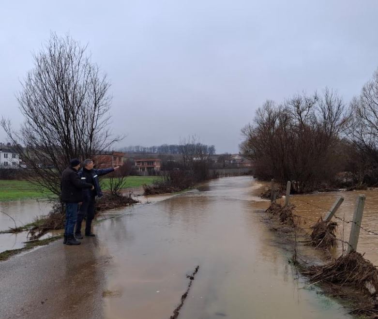 Vërshimet në Malishevë  Lumi Mirusha del nga shtrati  disa rrugë të pakalueshme