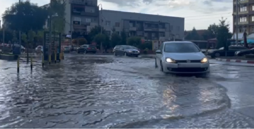 Reshjet vështirësojnë qarkullimin edhe në Gjilan  Komuna bën thirrje për shmangien e disa rrugëve