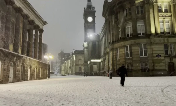 Evropa  në alarm  nga moti i keq  13 viktima nga acari   Franca dhe Anglia mbyllin edhe shkollat