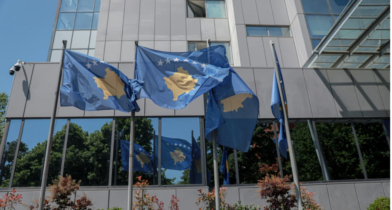 Ish ambasadori kosovar tregon se çfarë mund të përfitojë Kosova pas kapjes së Maduros nga SHBA