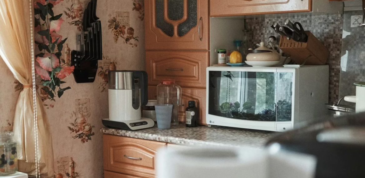 4 gabimet me mikrovalën  çfarë nuk duhet të bëni kurrë