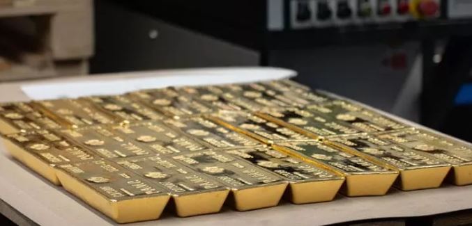 Brenda rafinerisë zvicerane që prodhon lingotat e arit të çmuar