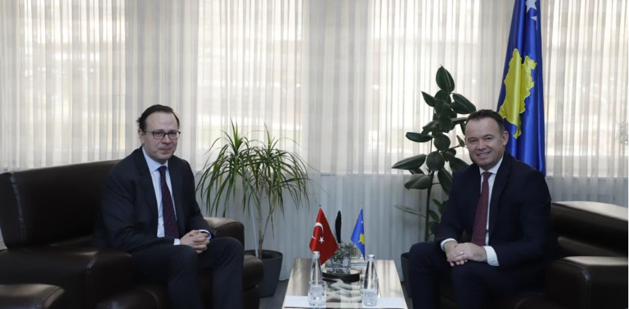 Peci takon ambasadorin turk  diskutohen investimet e huaja në Mitrovicë