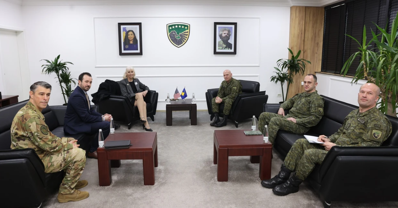 Bashkëpunimi Kosovë SHBA  komandanti i FSK së pret në takim Shefen e Përgjithshme të Organizatës së Veteranëve Luftëtarë