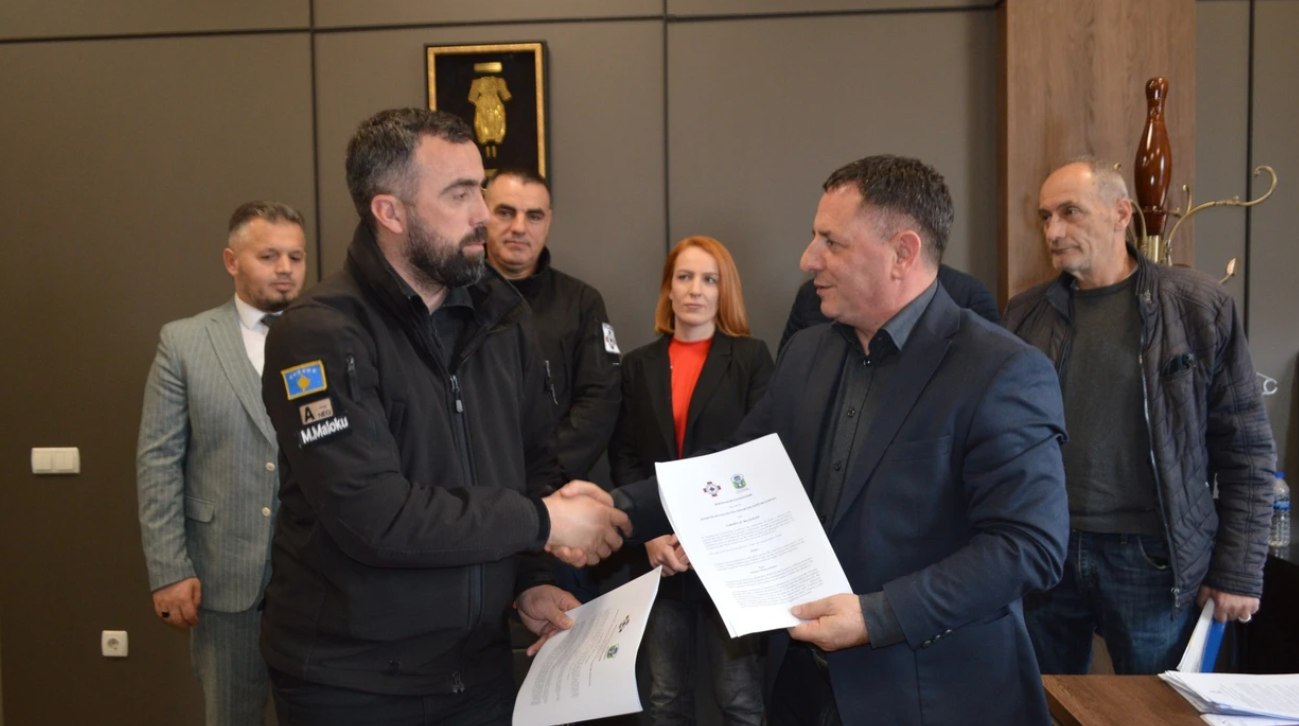 Komuna e Malishevës dhe SHKKSH nënshkruajnë marrëveshje për bashkëpunim në kërkim shpëtim