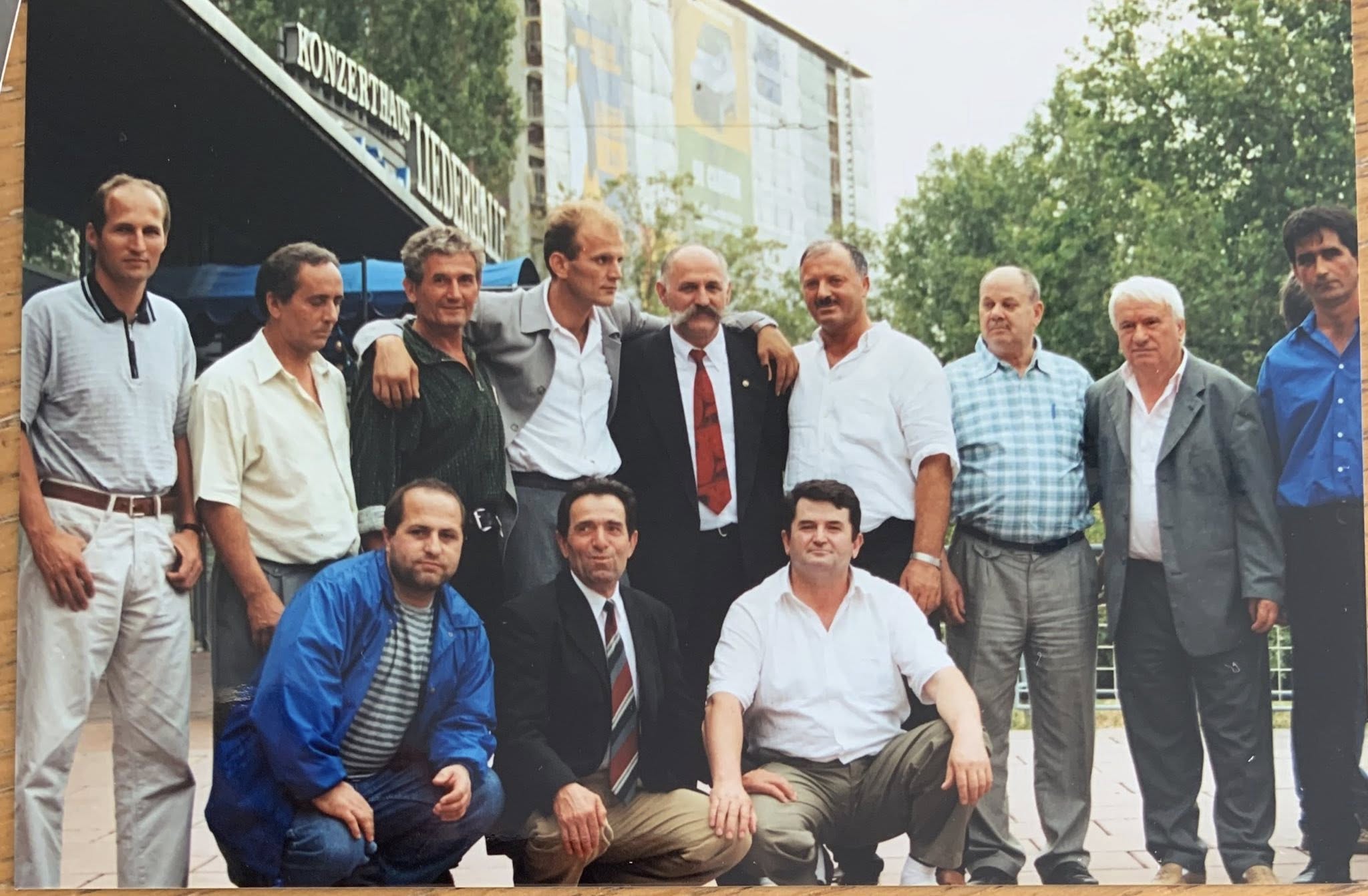 perfolja-e-jashareve-nga-pushteti-gani-geci-me-nje-dedikim-per-rifatin-ka-qene-shtylla-e-familjes-punetor-i-urte-e-trim