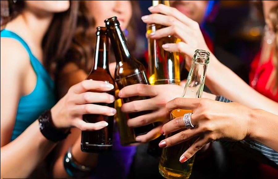 Alkooli dëmton mishrat e dhëmbëve dhe rrit rrezikun për probleme në gojë